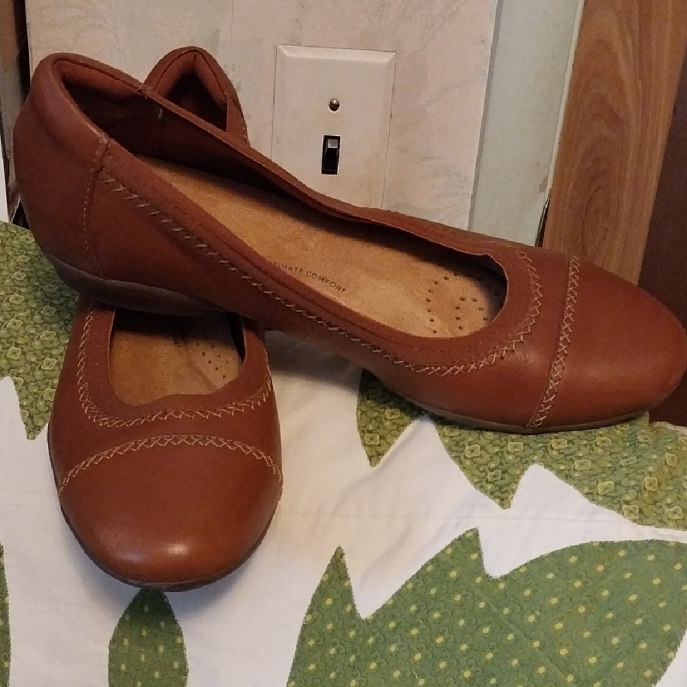 Clarks Comfort-Cushioned Brown Women's Ballet Flats
